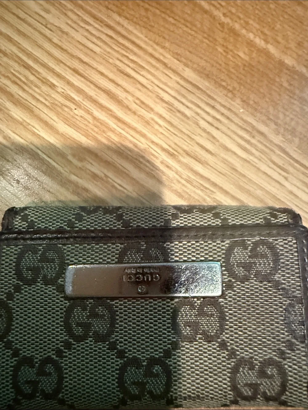 Gucci GG canvas key case featuring a brown leather trim & silver logo plaque - Picture 3 of 4